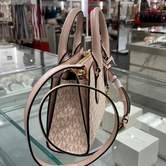 MICHAEL KORS
Sheila Small Faux Saffiano Leather Satchel
Optic White/Rose Gold - Picture 11 of 16